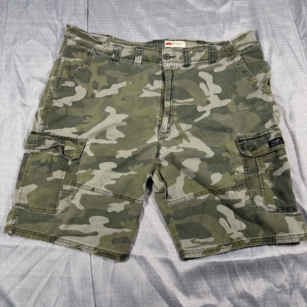 Wrangler Cargo Shorts Mens 40 Green Camo Relaxed Fit Ripstop Cotton Stretch